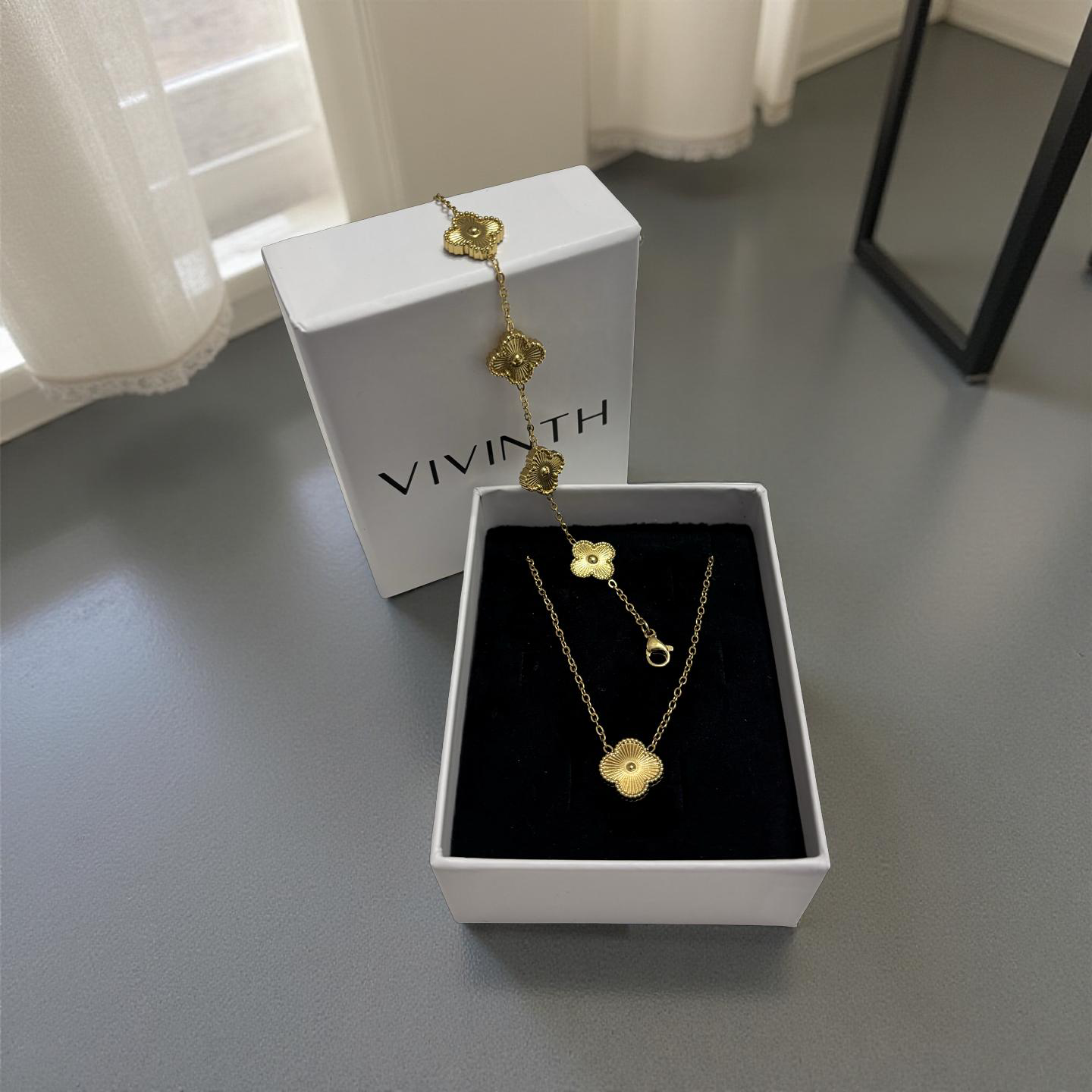 Vivinth 4 Yapraklı Yonca Kolye ve Bileklik Seti – Kadın Takı Seti, Altın Kaplama, Şık ve Zarif Takım (Gold)